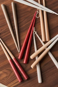 Scandi Essentials Affinity two-toned long candles 4 pack 32 cm, White-sand Red Best