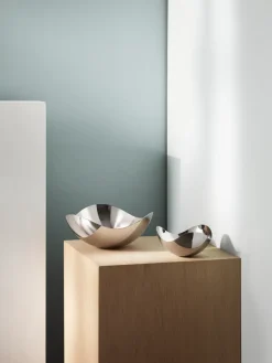 Georg Jensen Bloom serving bowl, small, Ø 26 cm GreySilver-coloured Outlet