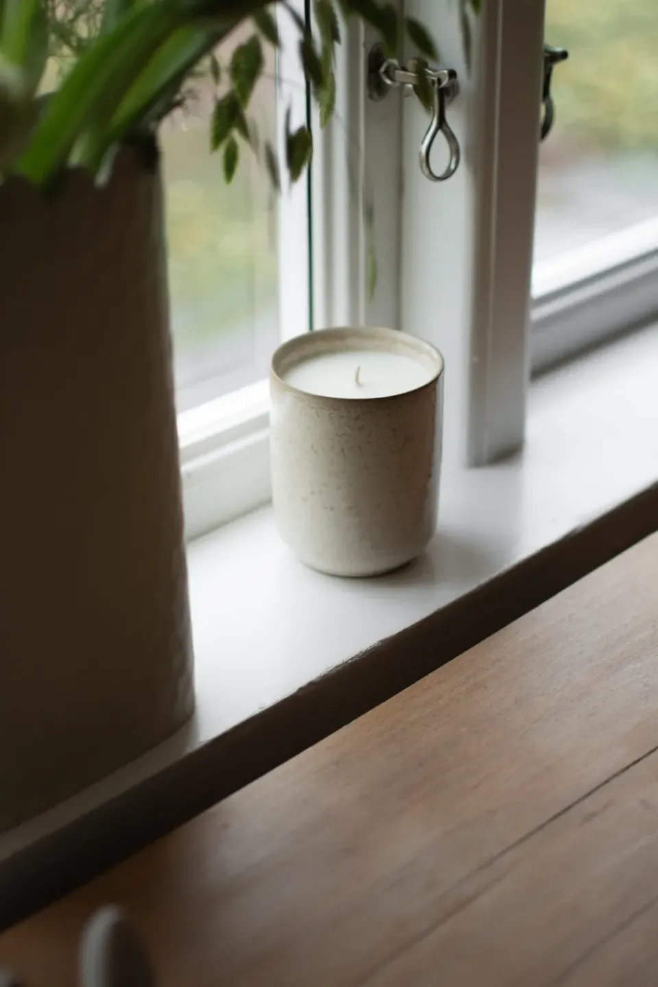 DBKD Burn scented candle 60 h, Shiny cream Beige