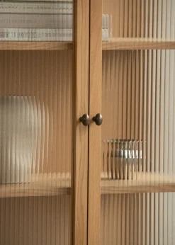 Audo Copenhagen Curiosity cabinet with glass doors 143 cm, Oak Beige Outlet