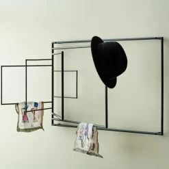 Northern Frame hanger, Black Outlet