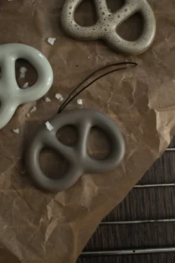 DBKD Hanging pretzel decorative ornament, Dust Brown New