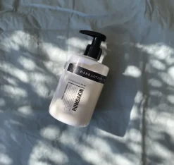 Humdakin hand cream 300 ml, Peony & cranberry TransparentBlack