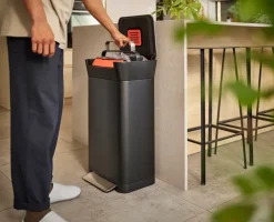 Joseph Joseph Titan trash compactor pedal bin 30 L, Carbon Black New