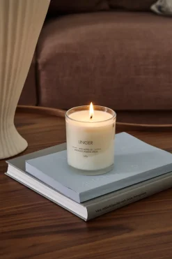 Scandi Essentials Linger scented candle, 260 g White Hot