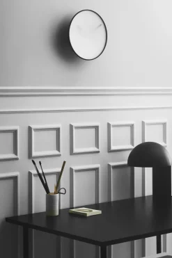 Gejst Momentt wall clock Ø30 cm, White Black