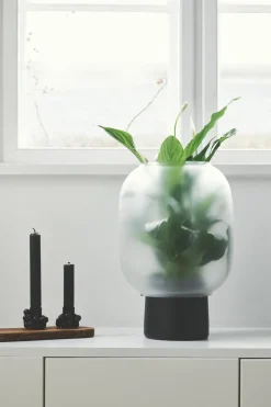 Gejst Nebl flower pot with frosted glass Ø26 cm, Black Clearance