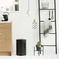 Brabantia New Icon pedal bin 20 liter, matte Black Outlet