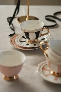 Hilke Collection Ninfea No.2 candlestick, Brass Gold-coloured Outlet