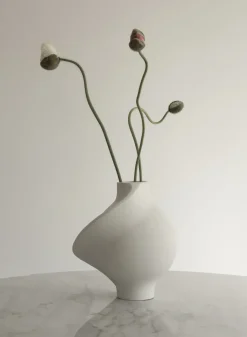 Louise Roe Pirout vase 01 22 cm, Raw White Hot