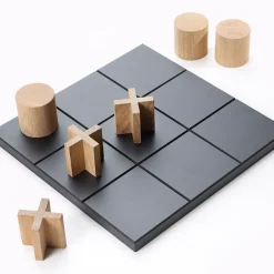 A2 Play game, -game pieces in white-oiled oak Black Hot