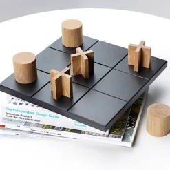 A2 Play game, -game pieces in white-oiled oak Black Hot