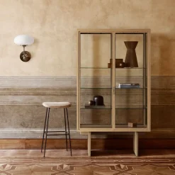 GUBI Private display cabinet, Glass. light stained oak Transparent Best