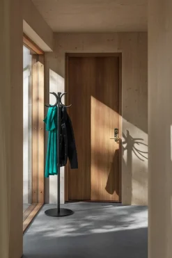 Lammhults S70-12 coat rack, texture Black Best