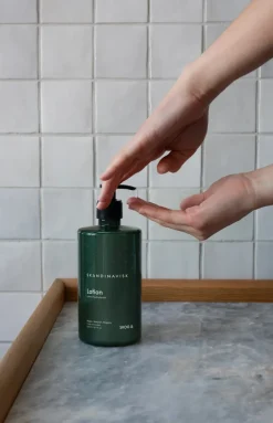 Skandinavisk SKOG hand & body lotion, 500 ml Green Hot