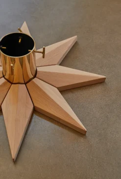 Fritz Hansen Stella Christmas tree base Ø50.5 cm, Oak BeigeGold-coloured Outlet