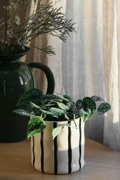 Scandi Living Thrive flowerpot Ø16 cm, White-black WhiteBlack
