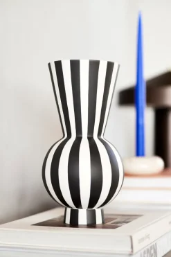 OYOY Toppu vase Ø14.5 cm, Black-white WhiteBlack Hot