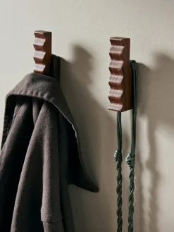 Ferm Living Unda hook 2-pack, Dark Brown